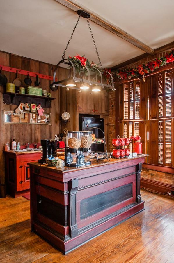 The Historic Wolf Hotel Ellinwood Екстериор снимка