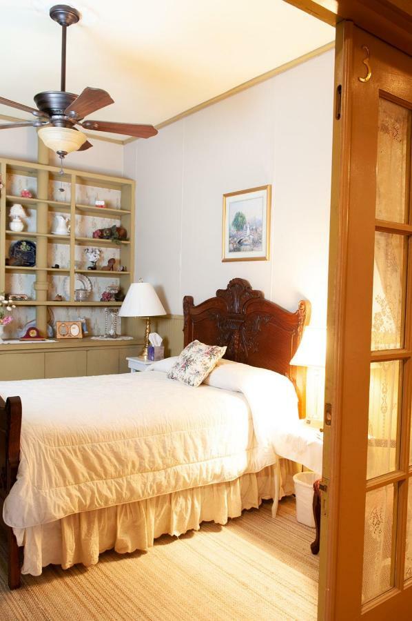 The Historic Wolf Hotel Ellinwood Екстериор снимка