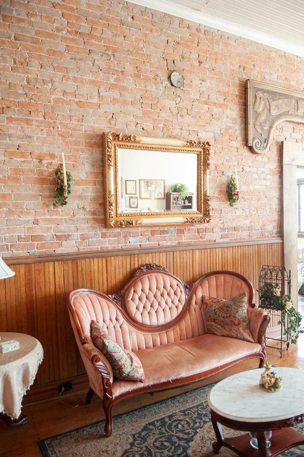 The Historic Wolf Hotel Ellinwood Екстериор снимка