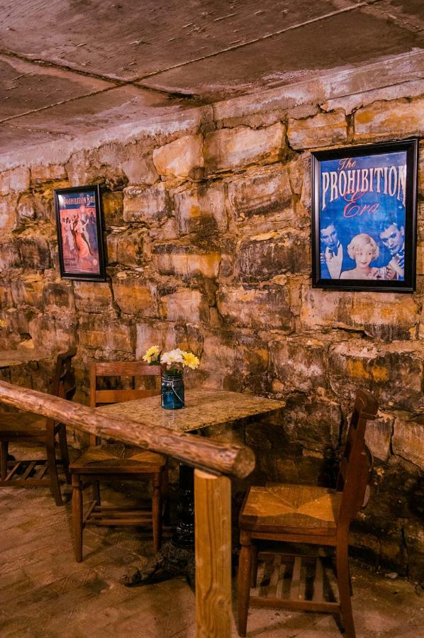 The Historic Wolf Hotel Ellinwood Екстериор снимка