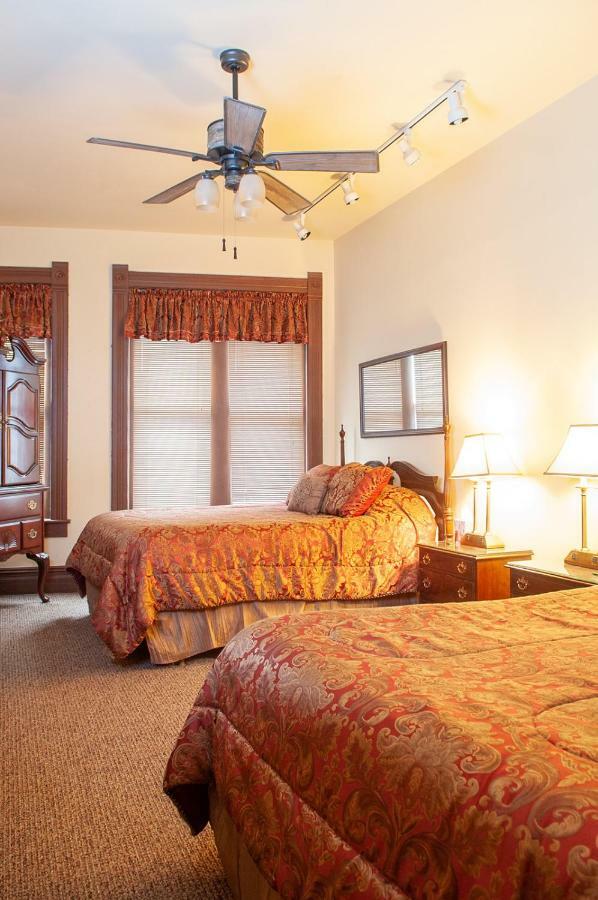 The Historic Wolf Hotel Ellinwood Екстериор снимка