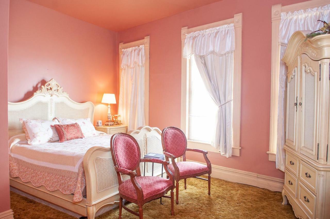 The Historic Wolf Hotel Ellinwood Екстериор снимка