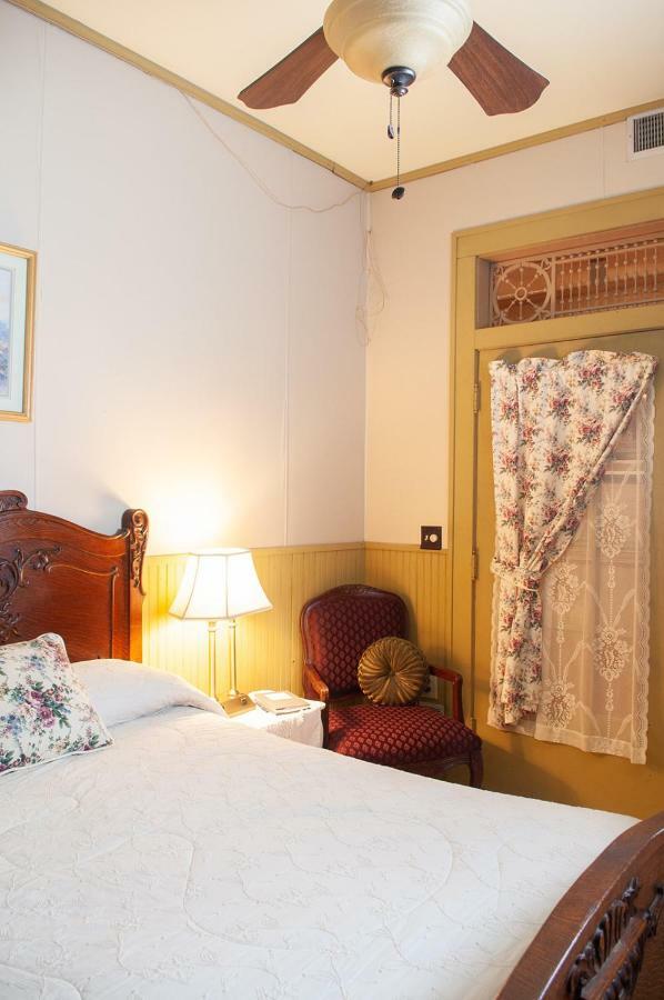 The Historic Wolf Hotel Ellinwood Екстериор снимка