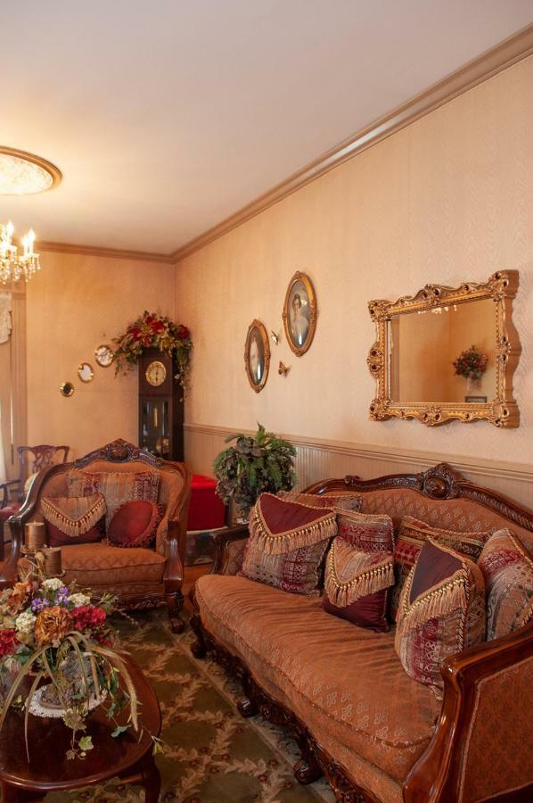 The Historic Wolf Hotel Ellinwood Екстериор снимка