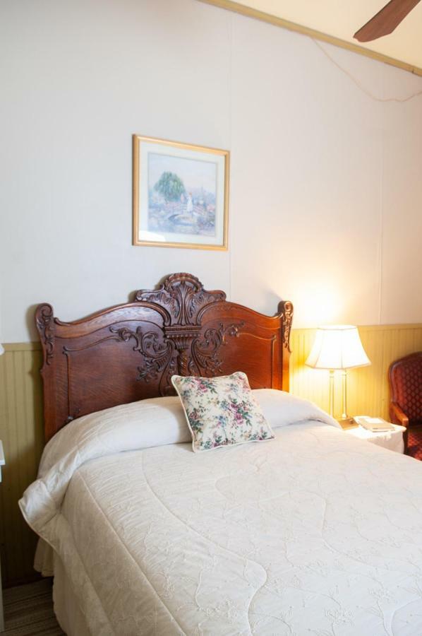 The Historic Wolf Hotel Ellinwood Екстериор снимка