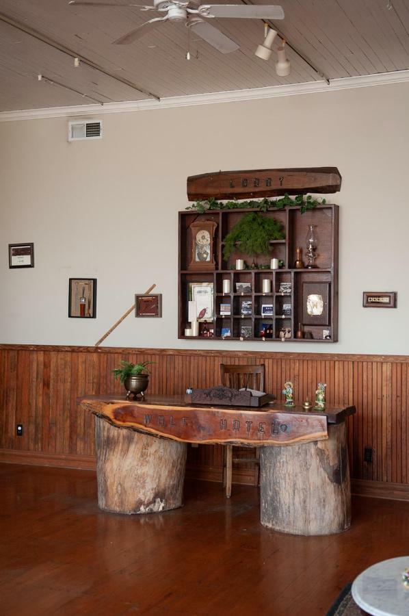 The Historic Wolf Hotel Ellinwood Екстериор снимка